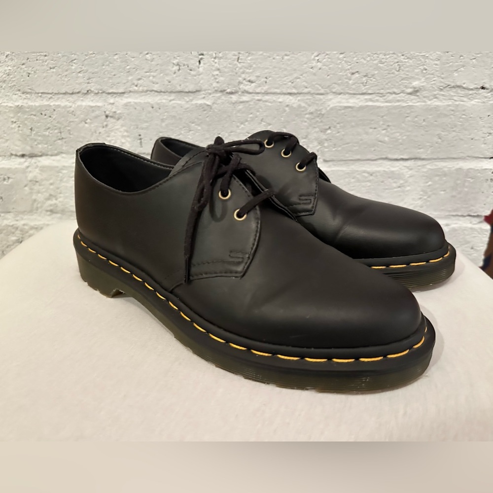 Dr. Martens - Mens Size 7 FELIX OXFORD SHOES, Slightly Used, New Condition